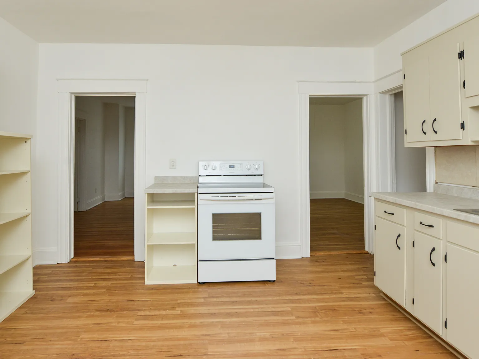2 bed, 1090 sqft, $1,700 — Photo 2