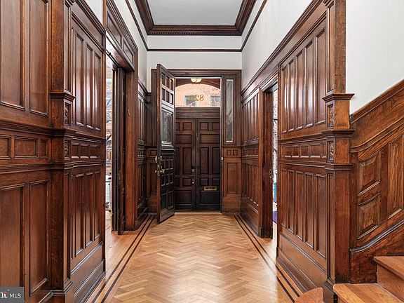 3rd image of 829 Park Ave
