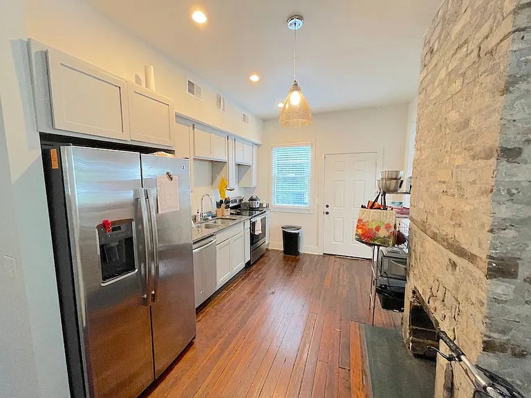 612 E Henry St — Photo 3