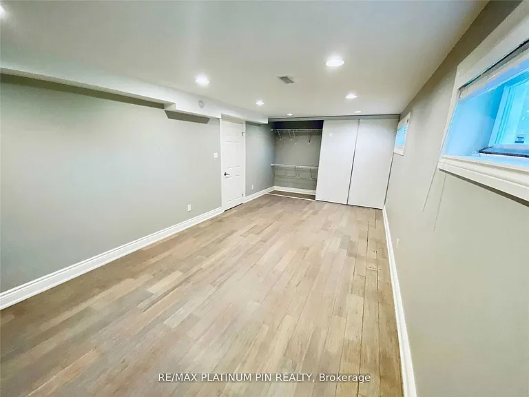 15 Whitelock Cres — Photo 16