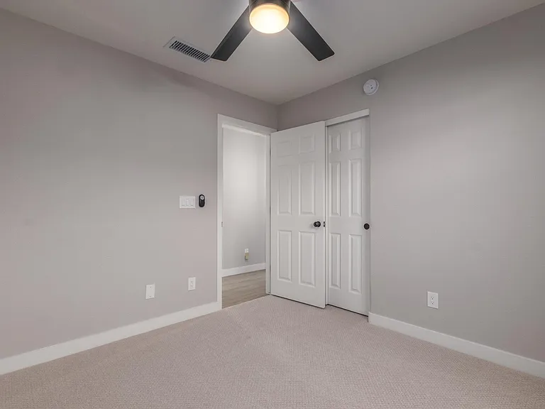 8635 W Paradise Ln — Photo 18