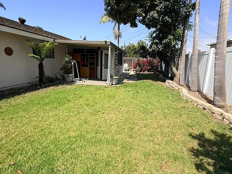 2065 Abbott St — Photo 24