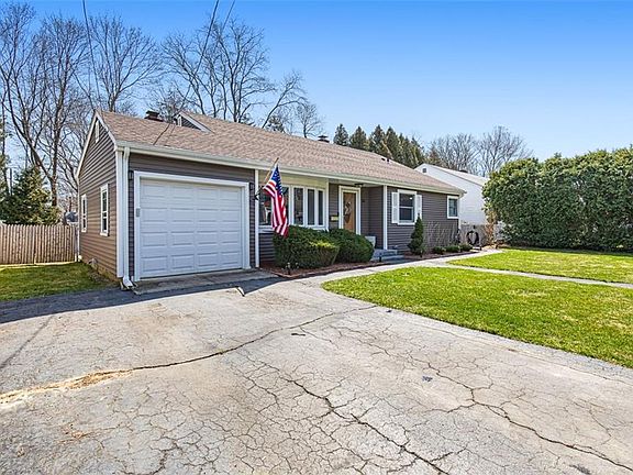 4th image of 26 Manning Dr E