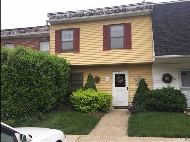 1st image of 11 Lexington Ct