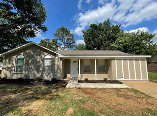 6440 Greenbriar Dr, Horn Lake, MS 38637