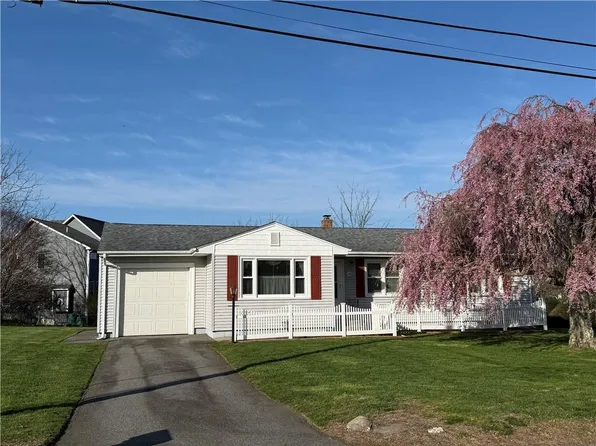 58 Redwood Rd, Portsmouth, RI 02871