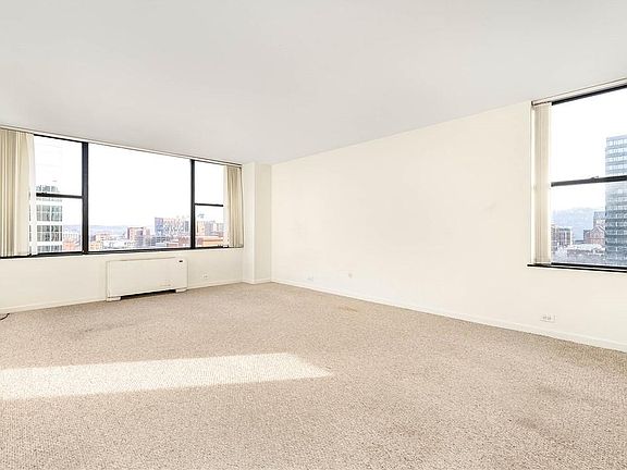 3rd image of 112 Washington Pl APT 12L