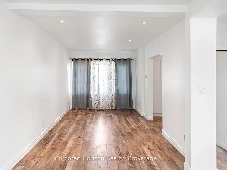 114 Weir St N — Photo 5