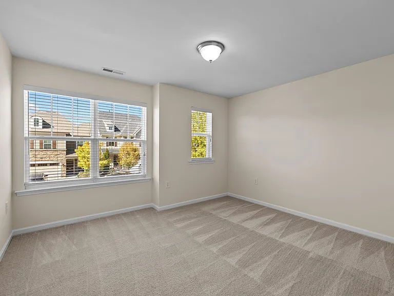 271 Begen St — Photo 34