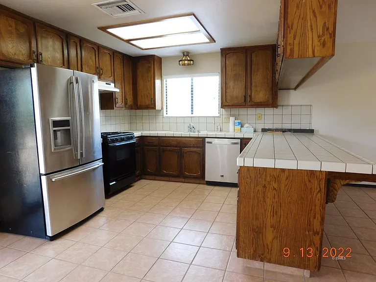 330 E Wilson Ave — Photo 5