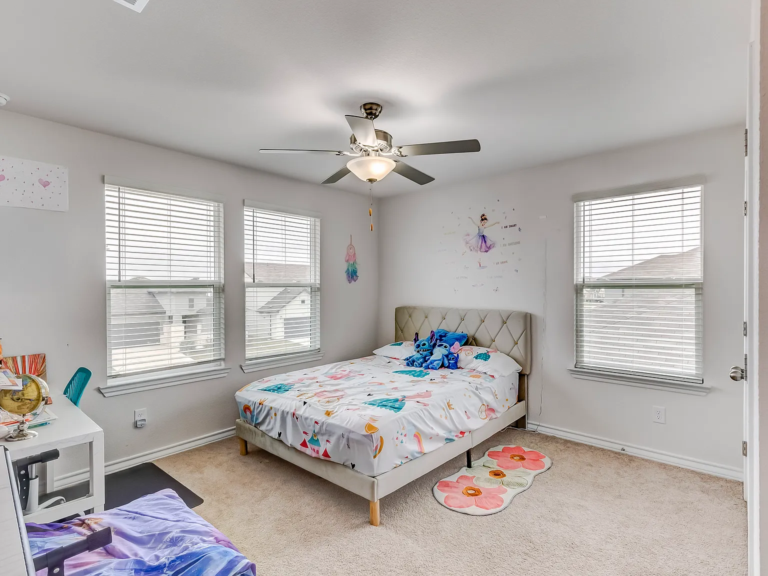 4 bed, 2570 sqft, $2,499 — Photo 4