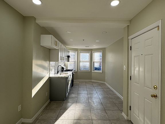 2nd image of 96 Eaton Pl #1A
