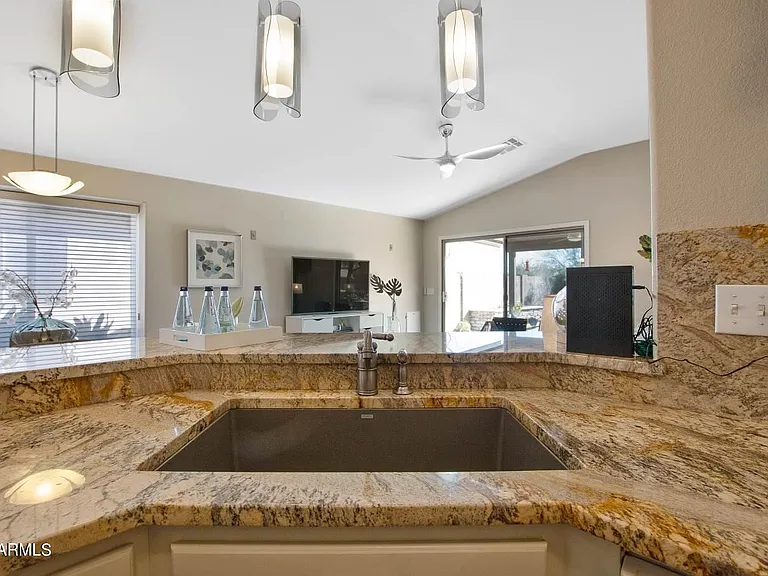6494 S Foothills Dr — Photo 26