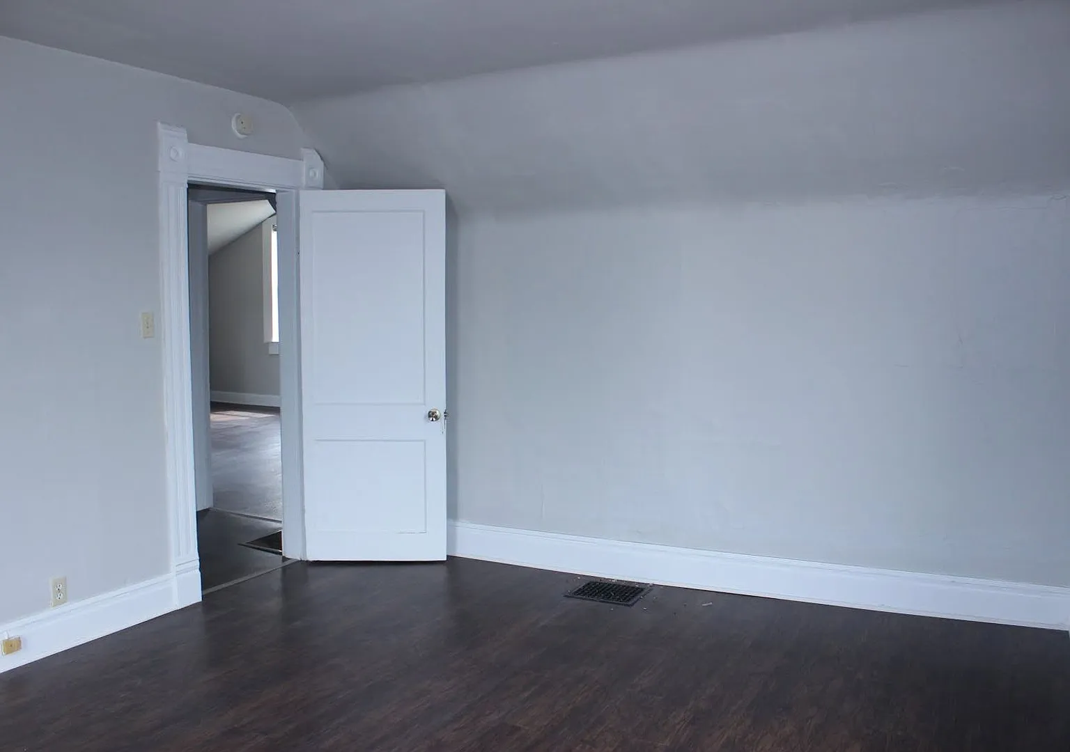 3 bed 1 bath near Campus - Immediate move in — Photo 3