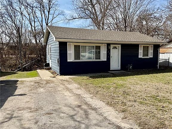 2nd image of 902 N 9th St