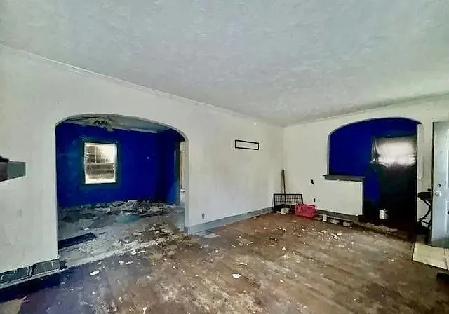 136 Pointview Ave — Photo 3