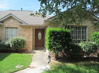 618 Oak Glen Dr, Kemah, TX 77565