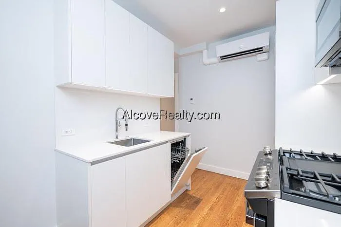 1 bed, 1.0 bath, 750 sqft, $3,450 — Photo 2