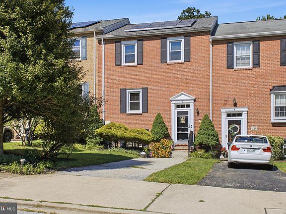 2nd image of 6 Carriage Walk Ct