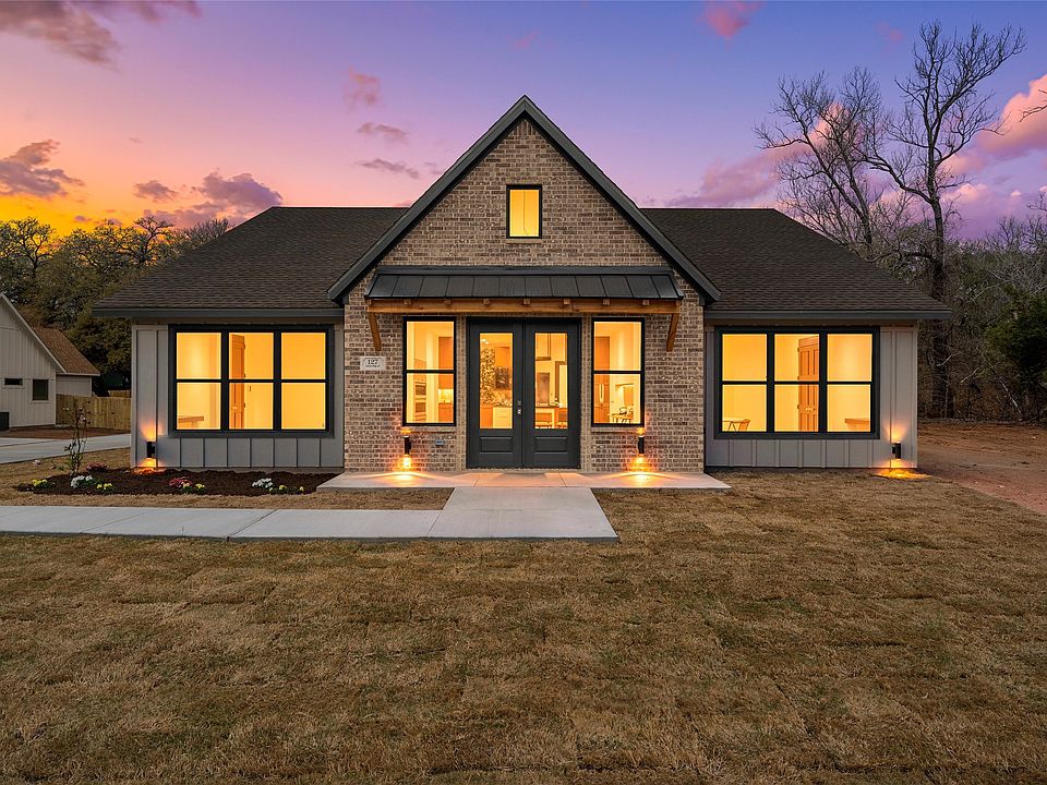 1st image of 127 Canyon Ridge Dr