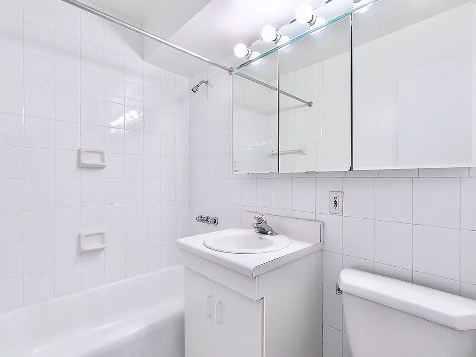 2nd image of 150 E 39th St APT 407