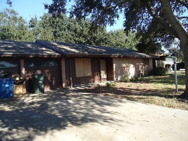 1st image of 614 Bel Air Dr