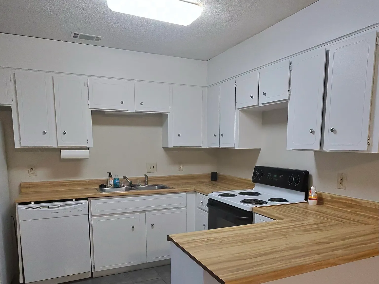 3 bed, 1.5 bath, 1424 sqft, $1,650 — Photo 4
