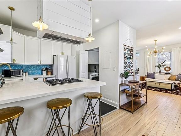 4th image of 196 Reinhardt St SE #A