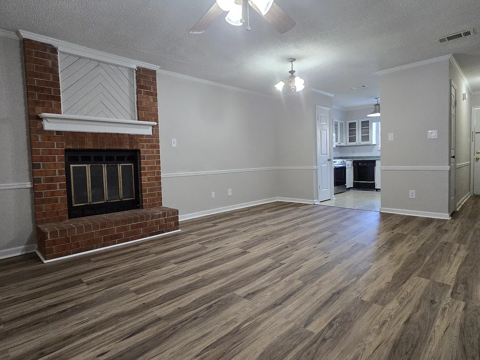 3 bed, 2.5 bath, 1134 sqft, $1,600 — Photo 3