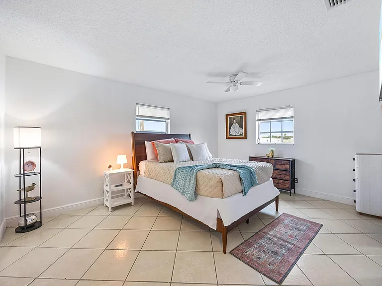 400 SE 31st St #8 — Photo 30