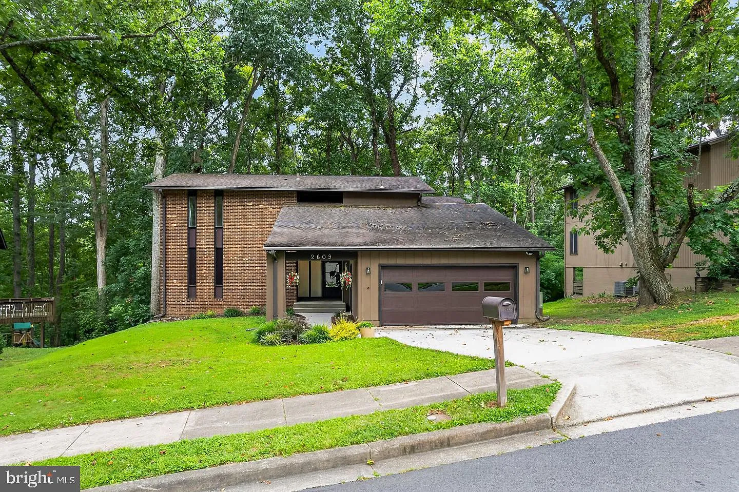 4 bed, 2.0 bath, 3791 sqft, $3,500 — Photo 2