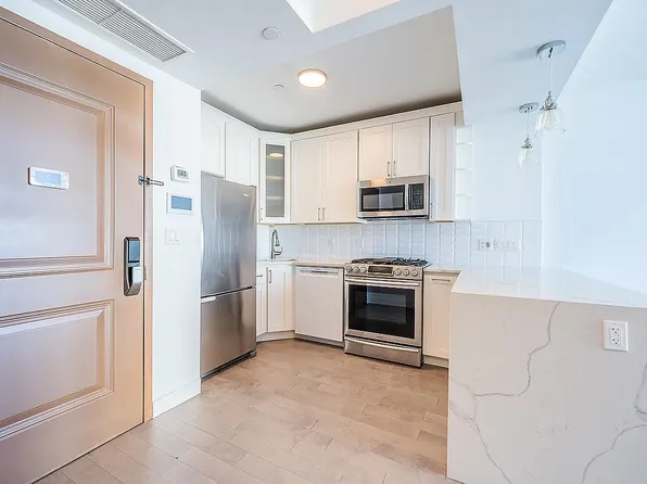 4104 27th St APT 7A, Long Island City, NY 11101