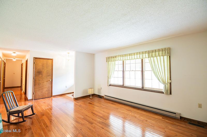 3rd image of 21 Helen Drive