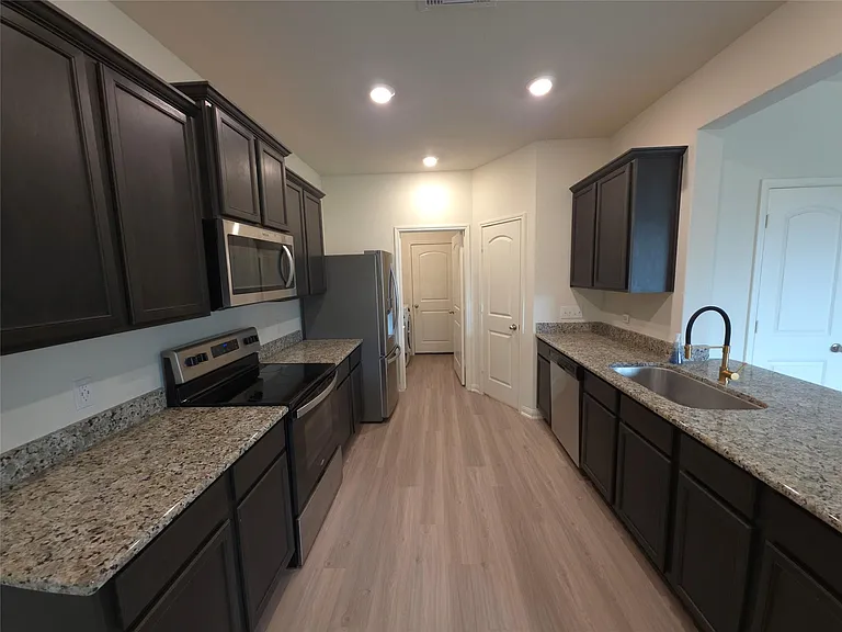 305 Lone Mountain Dr — Photo 7