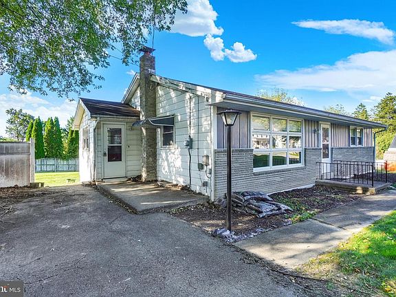 3rd image of 2494 Pleasant View Dr