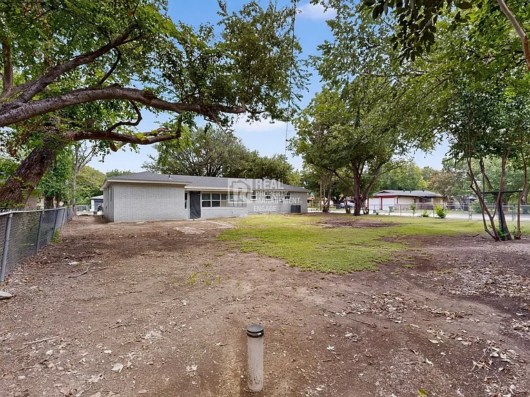 4401 Steven St — Photo 43