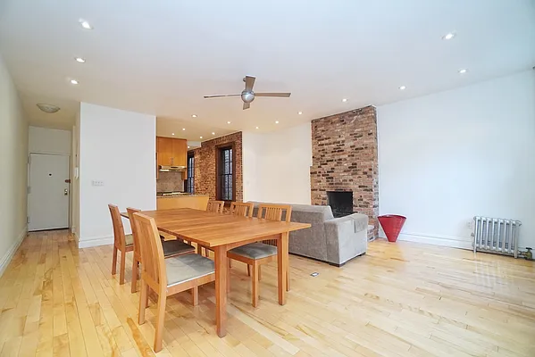 Sold by REMAX Elite | media 13