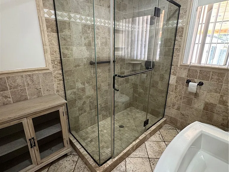 8739 Tyrone Ave — Photo 17