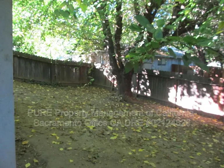 4525 Pennsylvania Ave #B — Photo 36