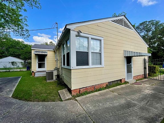 3rd image of 232 E Jordan St