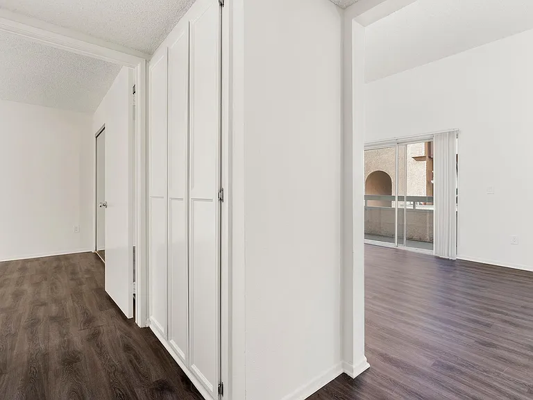 4725 Orion Ave #211 — Photo 8