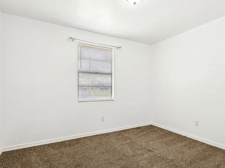 Bentwood Ln — Photo 21
