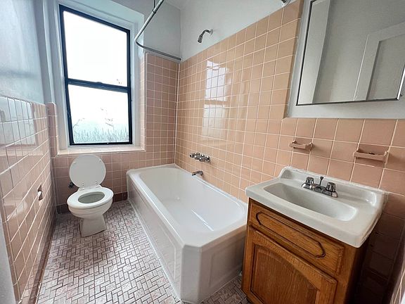 5th image of 650 Melrose Ave APT 4C