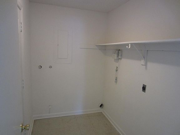 4th image of 865 Westminster Ln