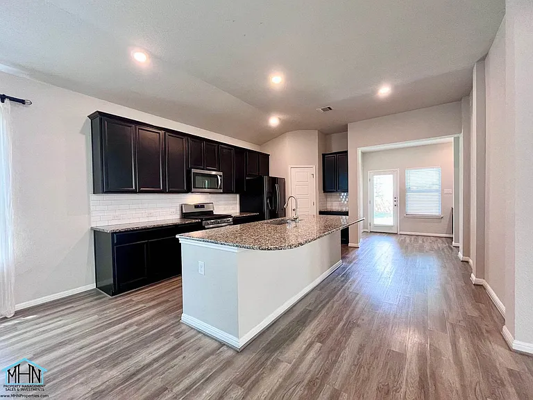 2307 Castello Way — Photo 14