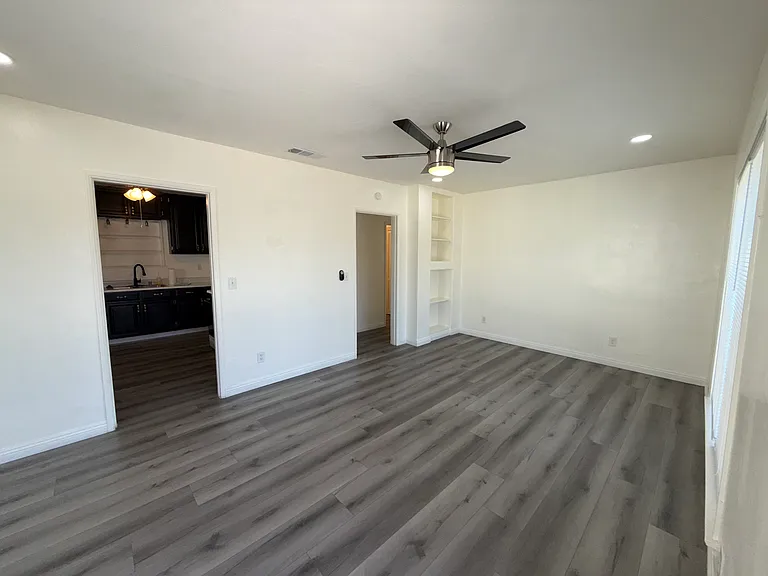25539 Lane St — Photo 4