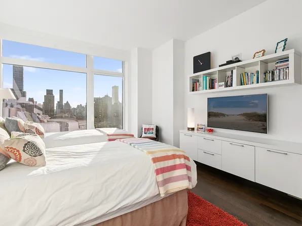 400 East 67th Street image 15 of 29