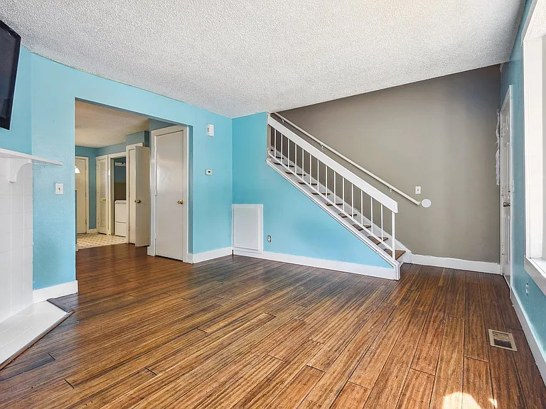 8218 Washington St #6 — Photo 3
