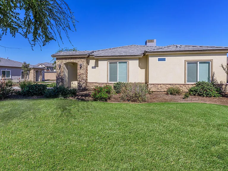 Mira Sol Gardens Rental Homes — Photo 25