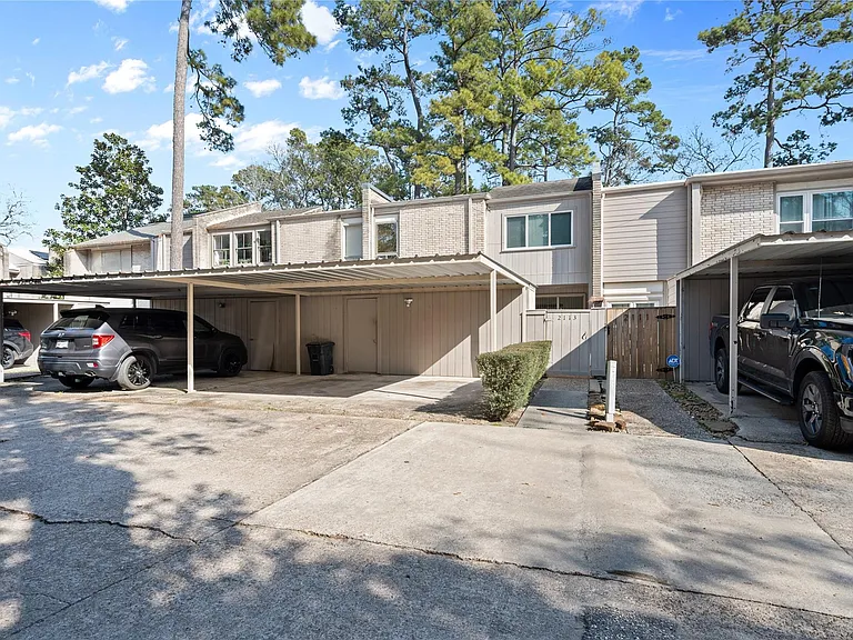 2113 Lake Village Dr — Photo 23